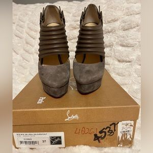 Christian Louboutin Bye Bye 160 Veau velour/Calf - EUC. Size 37